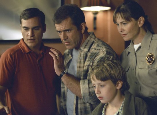 Joaquin Phoenix, Mel Gibson, Rory Culkin and Cherry Jones in "Signs"
